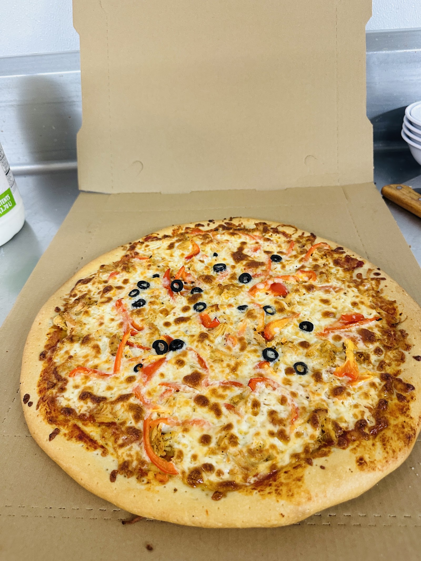 Chicken pizza with peppers and olives